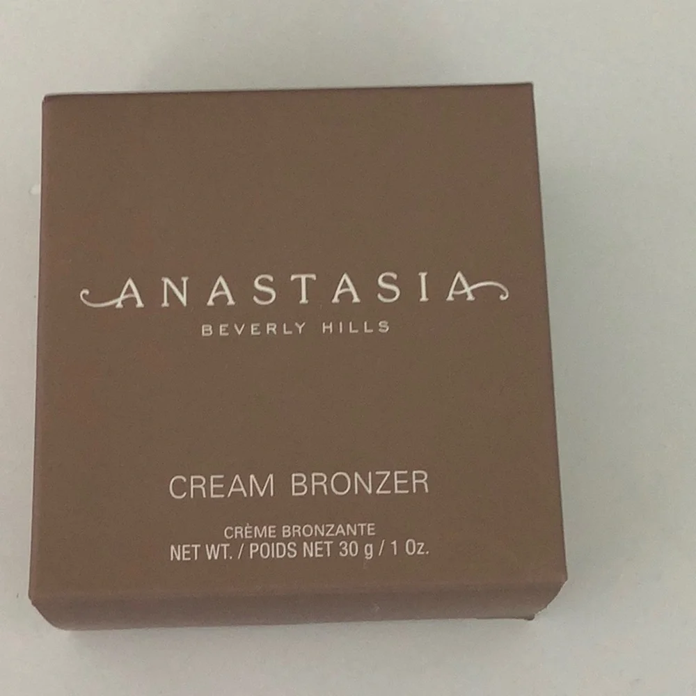 Anastasia Beverly Hills Matte Contour and Sculpt Cream Bronzer color chestnut